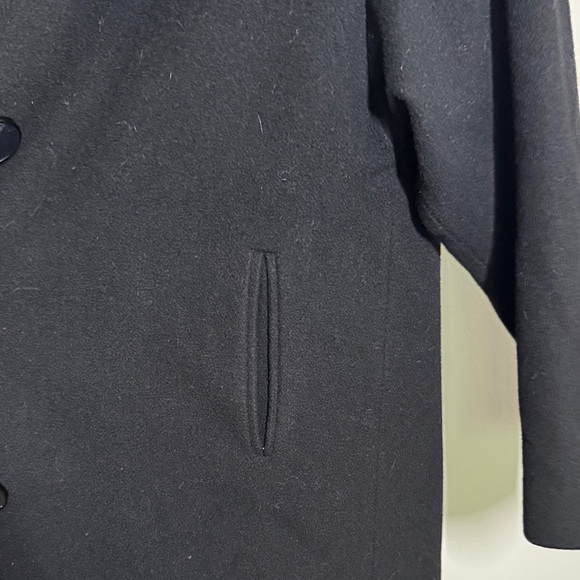 Chic Black Overcoat with Button Accents - Picture 5 of 9